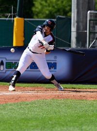 Český baseballista Martin Kalábek v zápase o třetí místo na Pražském baseballovém týdnu