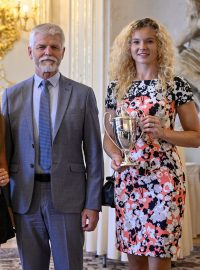 Prezident Petr Pavel přijal české wimbledonské vítězky, Barboru Krejčíkovou, Janu Kovačkovou a Kateřinu Siniakovou