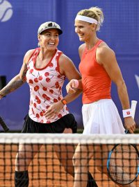 Lucie Šafářová a Bethanie Matteková Sandsová obnovily spolupráci a na turnaji v Praze postoupily do 2. kola