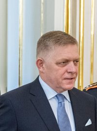 Předsedové slovenských koaličních stran. Zleva Matúš Šutaj Eštok (Hlas), Andrej Danko (SNS) a Robert Fico (Směr)