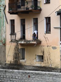Škody způsobené povodní na rezidenčních budovách ve městě Lądek-Zdrój nedaleko českých hranic