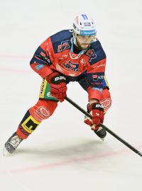 Hokejista Jakub Zbořil v dresu pardubického Dynama