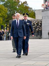 Prezident Petr Pavel u Národního památníku na pražském Vítkově