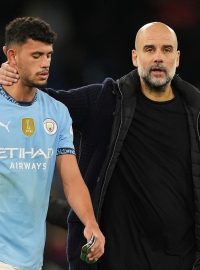 Záložník Matheus Nunes a Pep Guardiola