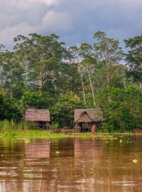 Kontaktovat izolované amazonské kmeny je protizákonné, misionáři přesto stále hledají nové možnosti