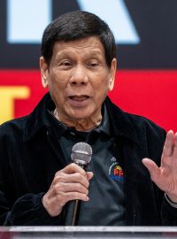 Bývalý prezident Filipín Rodrigo Duterte hovoří na setkání v Hong Kongu (9.3.2025)