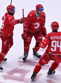 Třinečtí hokejisté ve čtvrtém utkání čtvrtfinálové série play-off proti Spartě