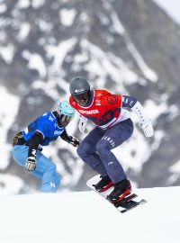 Snowboardcrossaři na trati ve Svatém Mořici