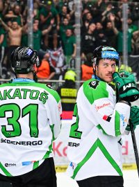 Útočníci Mladé Boleslavi Dominik Lakatoš, Tomáš Fořt a Julius Junttila