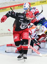 Hokejisté Hradce Králové ve druhém semifinálovém utkání play-off Tipsport extraligy hostí Pardubice