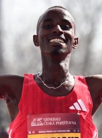 Ve finiši vyhrál Rodrigue Kwizera z Burundi v neoficiálním čase 58:54.