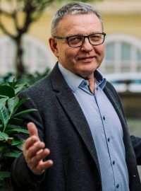 Lubomír Zaorálek. Bývalý ministr zahraničí, který zůstává v SOCDEM, ale ve sněmovních volbách bude hájit barvy hnutí Stačilo! v Moravskoslezském kraji. Je dvojkou na kandidátce za šéfkou komunistů Kateřinou Konečnou