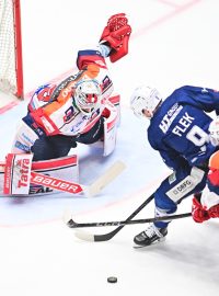 Brankář Roman Will z Pardubic, Jakub Flek z Brna, Libor Hájek z Pardubic