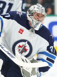 Brankář Connor Hellebuyck