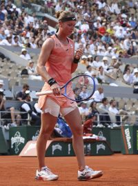 Marie Bouzková v osmifinále Roland Garros proti Coco Gauffové