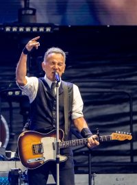 Koncert amerického zpěváka a kytaristy Bruce Springsteena za doprovodu kapely The E Street Band v Praze,  15. června 2025