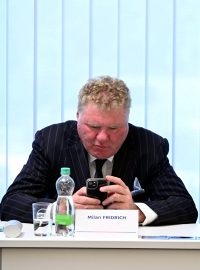 Milan Fridrich a Hynek Chudárek při volbě ředitele České televize