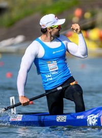 Martin Fuksa slaví zlatou medaili z mistrovství Evropy v rychlostní kanoistice v Račicích