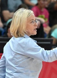 Trenérka českých basketbalistek Romana Ptáčková v zápase mistrovství Evropy proti Belgii