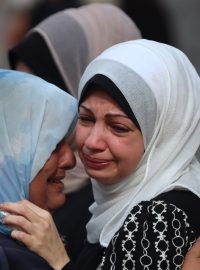 Truchlící palestinské ženy po útoku na Pásmo Gazy