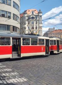 Výpadek proudu kolem poledne zastavil na většině území Prahy tramvaje a linky metra A,B,C