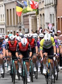 Cyklisté ve francouzském Dunkerku na trati Tour de France