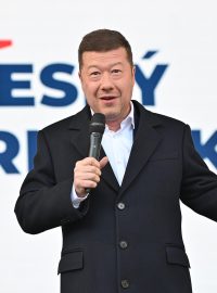 SPD uspořádala v rámci předvolební kampaně 15. května v Jihlavě Český jarmark. Na jarmarku byly nabízeny české potraviny za zvýhodněné ceny. Na snímku předseda SPD Tomio Okamura
