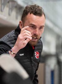 Trenér Dynama Pardubice Filip Pešán