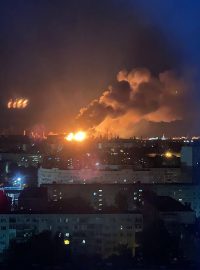 Ukrajinské drony zaútočily na strategickou ropnou rafinérii ve Volgogradu v Rusku, 14. srpen 2025