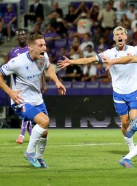 Erik Prekop se spoluhráči z Baníku Ostrava slaví vstřelený gól do sítě Austrie Vídeň