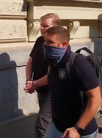 Policie odvedla v pátek odpoledne dárce Jiřikovského na výslech