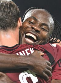 Emmanuel Uchenna se raduje z třetího gólu