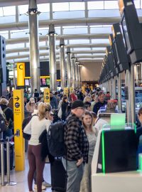 Od pozdního pátku zasáhly stěžejní letiště v Bruselu, Londýně a Berlíně výpadky systémů