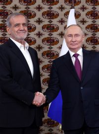 Šéf Kremlu Vladimir Putin se svým íránským protějškem Masúdem Pezeškjánem