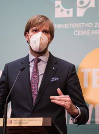 Adam Vojtěch na tiskové konferenci na Ministrestvu zdravotnictví.