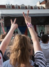 Představitelka běloruské opozice Svjatlana Cichanouská vystoupila na demonstraci na Staroměstském náměstí.