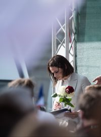 Představitelka běloruské opozice Svjatlana Cichanouská vystoupila na demonstraci na Staroměstském náměstí.