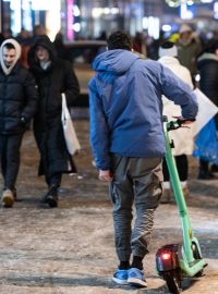 Podle novely schválené slovenskými poslanci bude nejvyšší povolená rychlost na chodnících šest kilometrů za hodinu