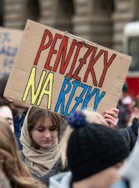 Protestní stávku odborů proti krokům vlády podpořili studenti