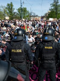 Policie nakonec přistoupila k akci