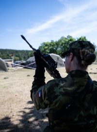 Dobrovolné vojenské cvičení studentů ve vojenském újezdu Hradiště