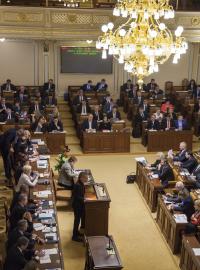 Poslanci během jednání o důvěře vládě Andreje Babiše