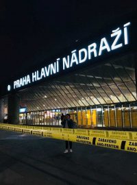 Milion chvilek pro demokracii ve třech desítkách měst rozmístilo pásky s nápisem „Zabaveno Ano-fertem“