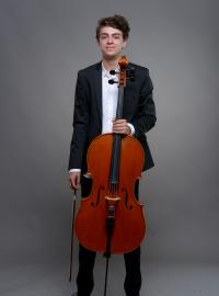 Violoncellista Syon Najman z Bulharska