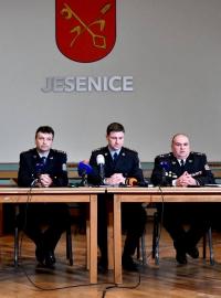 Tisková konference středočeské policie k aktuálnímu vývoji ohledně gangu zlodějům který řádí v okolí Prahy.