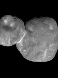 Planetka Ultima Thule podle vědců sněhuláka nepřipomíná.