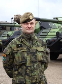 Velitel úkolového uskupení major Jaromír Evan a houfnice DANA