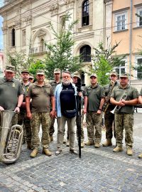 Režisér Vitalij Manskij a orchestr Národní akademie pozemních sil
