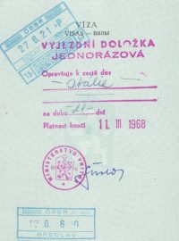 Výjezdní doložka v československém pase z období roku 1968.