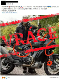 Na sociálních sítích se šíří upravená fotografie Petra Pavla. Originál pochází z roku 2021 a prezident na motorce ukrajinskou vlajku nemá